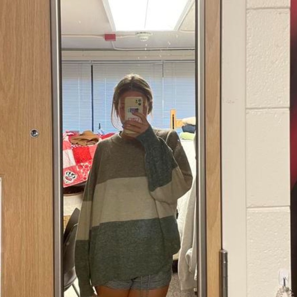 Color blocked H&M sweater